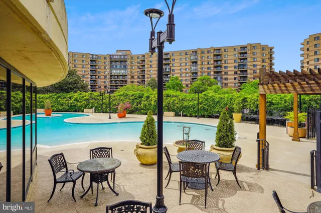 $450,000 | 8340 Greensboro Drive, Unit 618, McLean, VA 22102