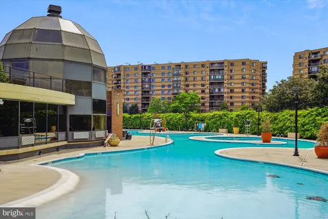 $450,000 | 8340 Greensboro Drive, Unit 618, McLean, VA 22102