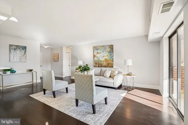 $450,000 | 8340 Greensboro Drive, Unit 618, McLean, VA 22102