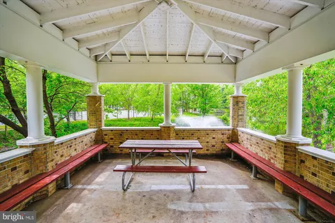 $450,000 | 8340 Greensboro Drive, Unit 618, McLean, VA 22102