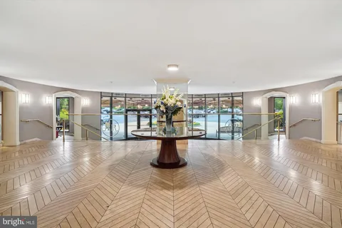 $450,000 | 8340 Greensboro Drive, Unit 618, McLean, VA 22102