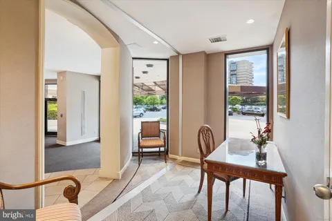 $450,000 | 8340 Greensboro Drive, Unit 618, McLean, VA 22102