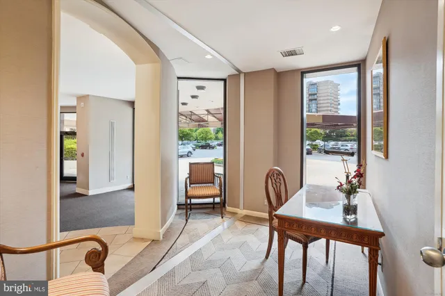 $450,000 | 8340 Greensboro Drive, Unit 618, McLean, VA 22102