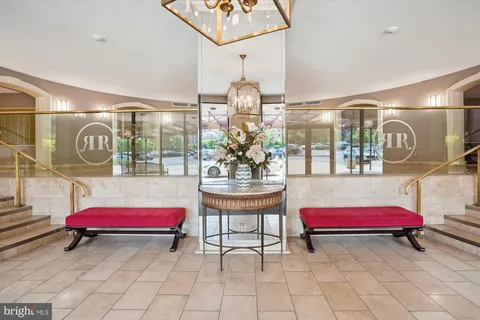 $450,000 | 8340 Greensboro Drive, Unit 618, McLean, VA 22102