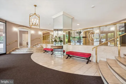 $450,000 | 8340 Greensboro Drive, Unit 618, McLean, VA 22102