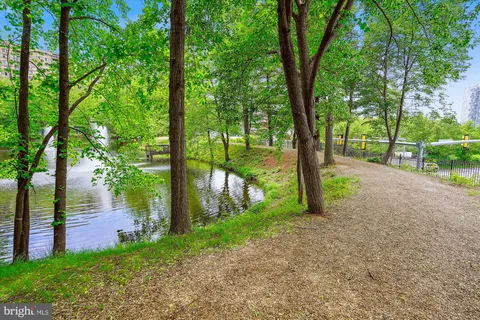 $450,000 | 8340 Greensboro Drive, Unit 618, McLean, VA 22102