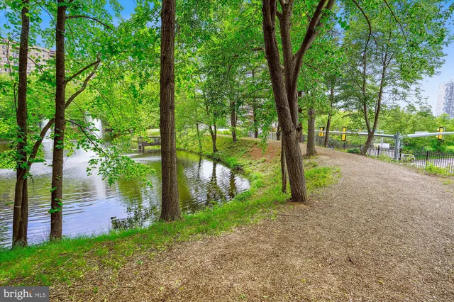 $450,000 | 8340 Greensboro Drive, Unit 618, McLean, VA 22102