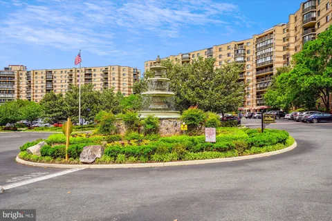 $450,000 | 8340 Greensboro Drive, Unit 618, McLean, VA 22102