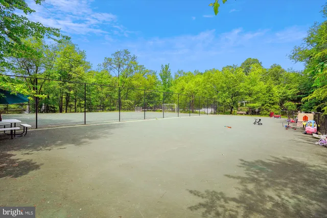 $450,000 | 8340 Greensboro Drive, Unit 618, McLean, VA 22102