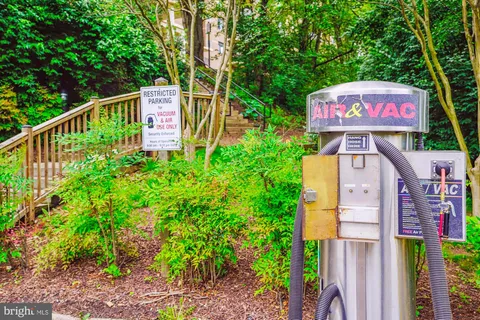 $450,000 | 8340 Greensboro Drive, Unit 618, McLean, VA 22102