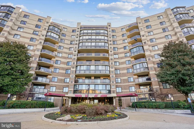 $450,000 | 8340 Greensboro Drive, Unit 618, McLean, VA 22102