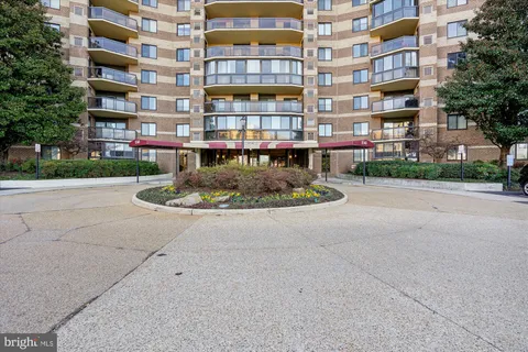$450,000 | 8340 Greensboro Drive, Unit 618, McLean, VA 22102