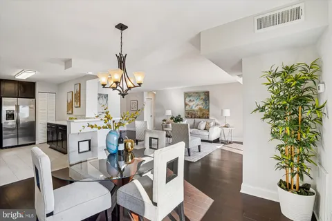 $450,000 | 8340 Greensboro Drive, Unit 618, McLean, VA 22102