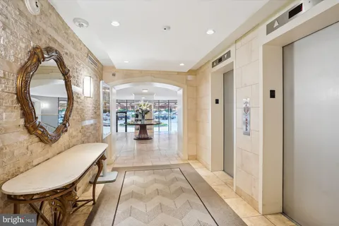 $450,000 | 8340 Greensboro Drive, Unit 618, McLean, VA 22102