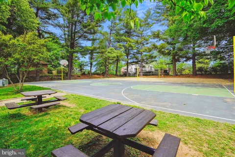 $450,000 | 8340 Greensboro Drive, Unit 618, McLean, VA 22102