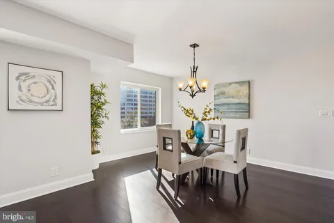 $450,000 | 8340 Greensboro Drive, Unit 618, McLean, VA 22102