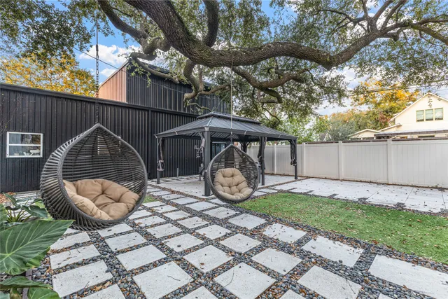 $2,400 | 315 West 9th Street, Houston, TX 77008