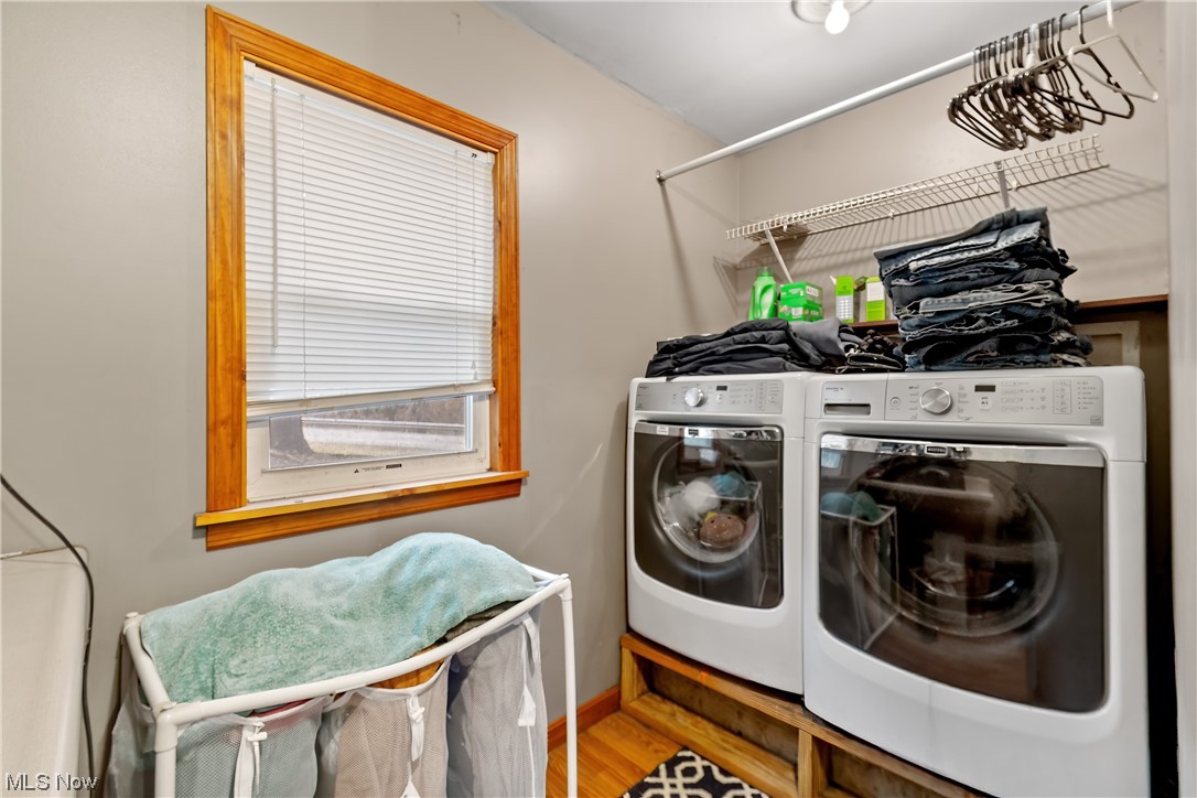 71300 Barton Road Bridgeport, OH 43912 - Photo 19 of 25 Laundry area featuring washer hookup, independent washer and dryer, and light hardwood / wood-style floors