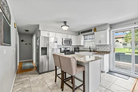 $349,900 | 8836 West 93rd Place, Hickory Hills, IL 60457