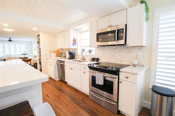 $7,000 | 3804 Gulf Of Mexico Drive, Unit B307, Longboat Key, FL 34228