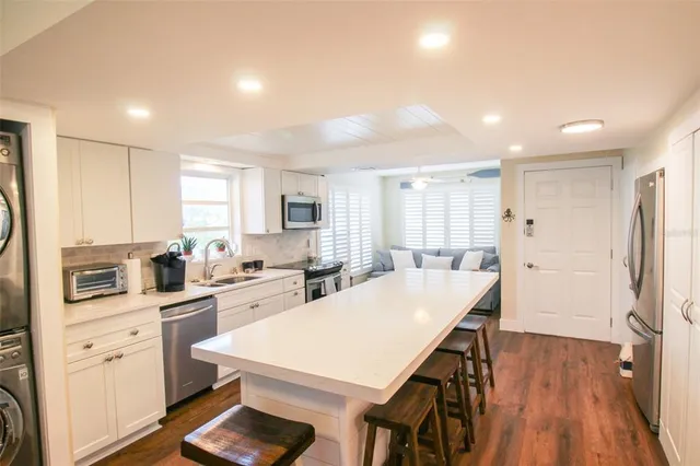 $7,000 | 3804 Gulf Of Mexico Drive, Unit B307, Longboat Key, FL 34228