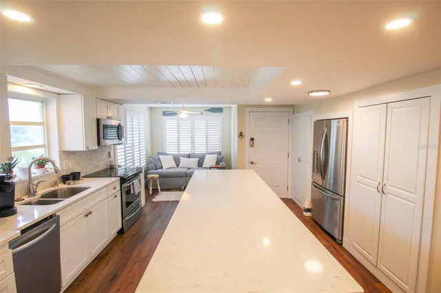 $7,000 | 3804 Gulf Of Mexico Drive, Unit B307, Longboat Key, FL 34228