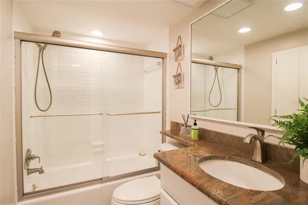 $7,000 | 3804 Gulf Of Mexico Drive, Unit B307, Longboat Key, FL 34228