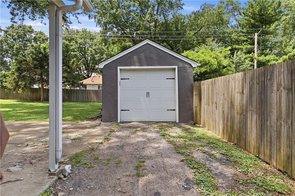 7416 Springfield Street Prairie Village, KS 66208 - Photo 44 of 49