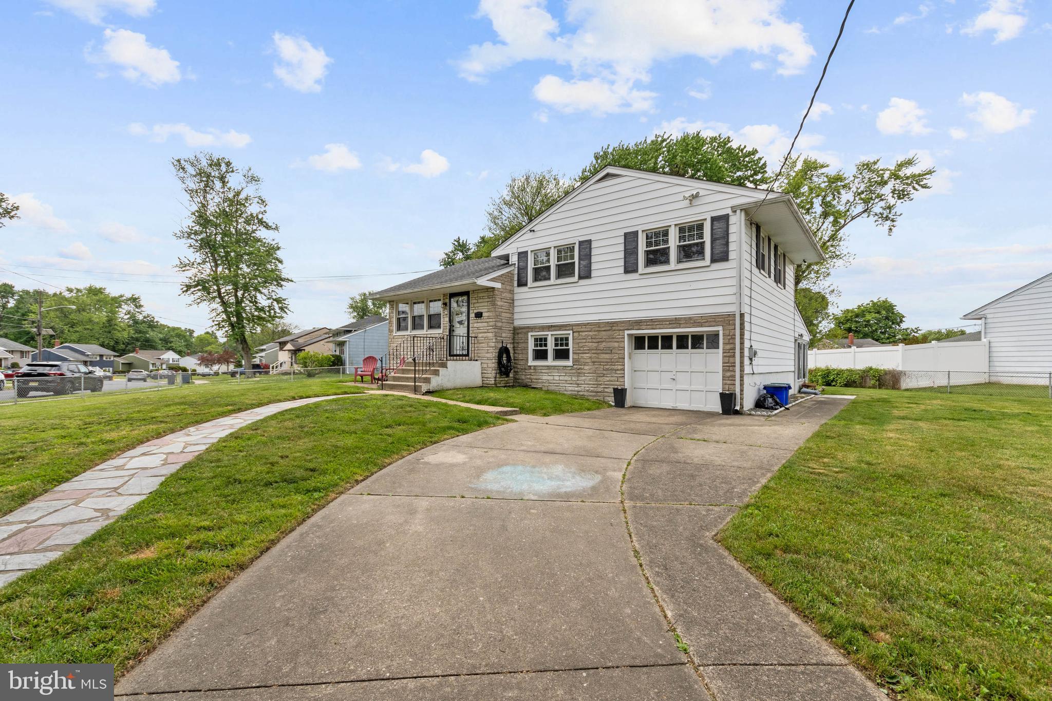 9 Trinity Place Barrington, NJ 08007 - Photo 3 of 27