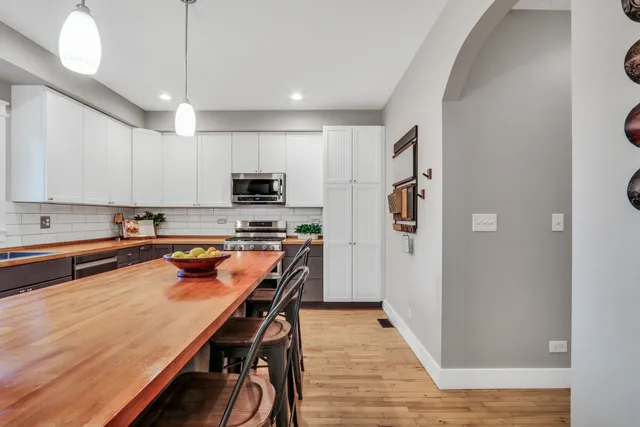 $415,000 | 350 South Alleghany Road, Grayslake, IL 60030