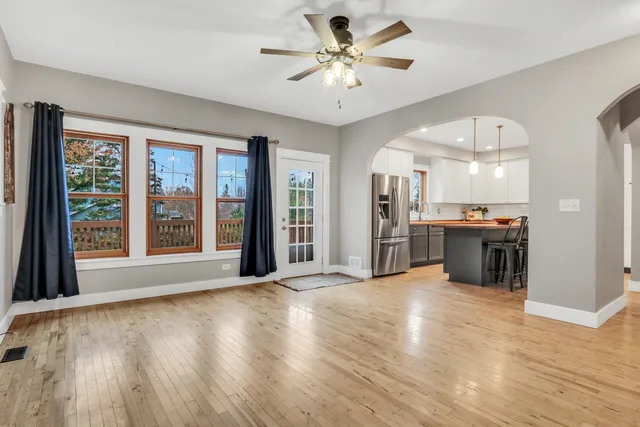 $415,000 | 350 South Alleghany Road, Grayslake, IL 60030