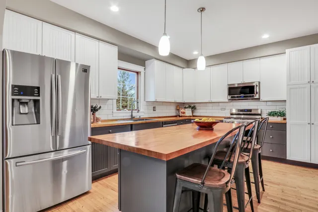 $415,000 | 350 South Alleghany Road, Grayslake, IL 60030