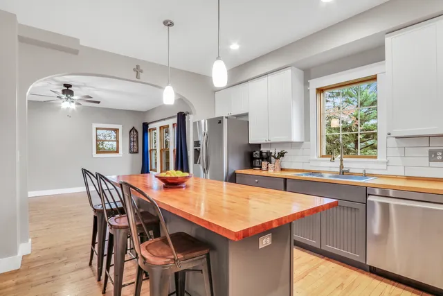 $415,000 | 350 South Alleghany Road, Grayslake, IL 60030