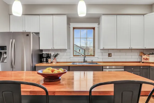 $415,000 | 350 South Alleghany Road, Grayslake, IL 60030