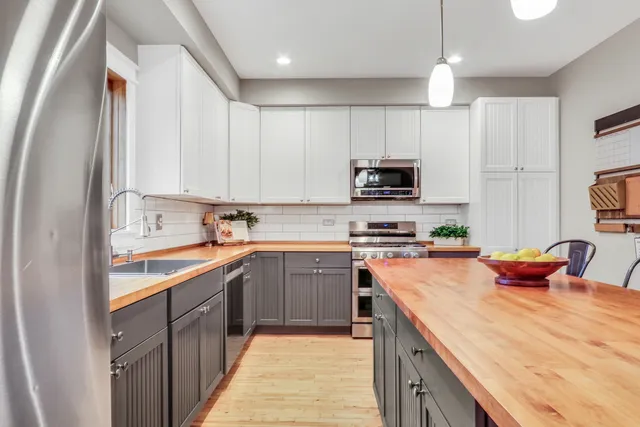 $415,000 | 350 South Alleghany Road, Grayslake, IL 60030