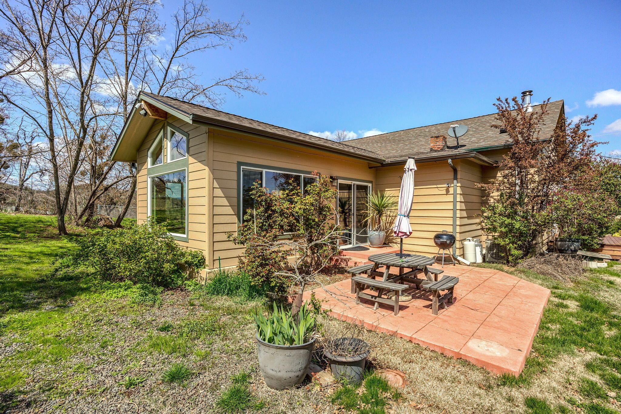 4336 Independence School Road Medford, OR 97501 - Photo 11 of 57 9