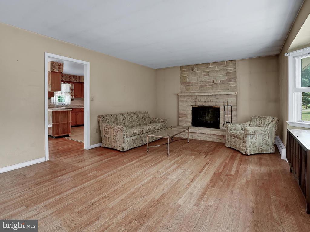 23409 Peach Tree Road Clarksburg, MD 20871 - Photo 3 of 27