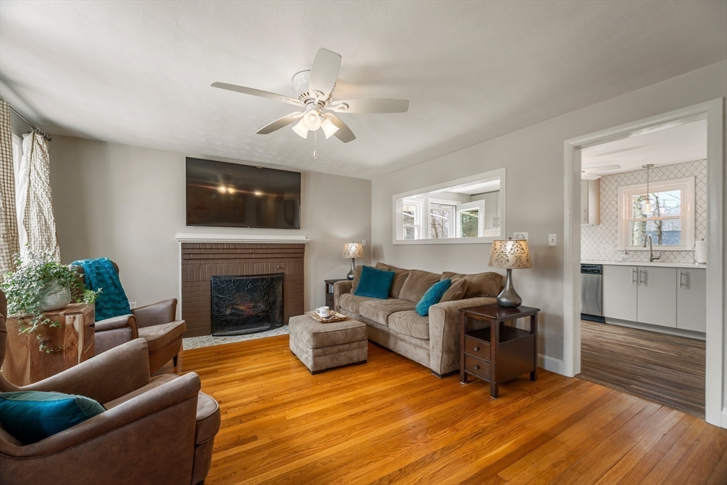 33 Sumner Street Norwood, MA 02062 - Photo 4 of 20