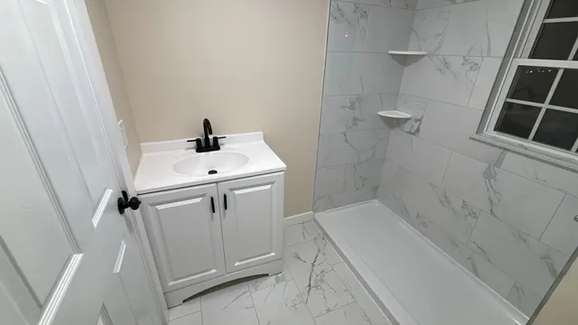 $1,800 | 155 North Main Street, Unit 2, Franklin, NH 03235