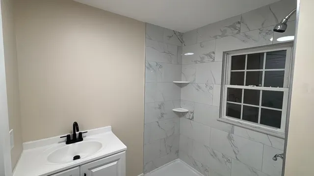 $1,800 | 155 North Main Street, Unit 2, Franklin, NH 03235