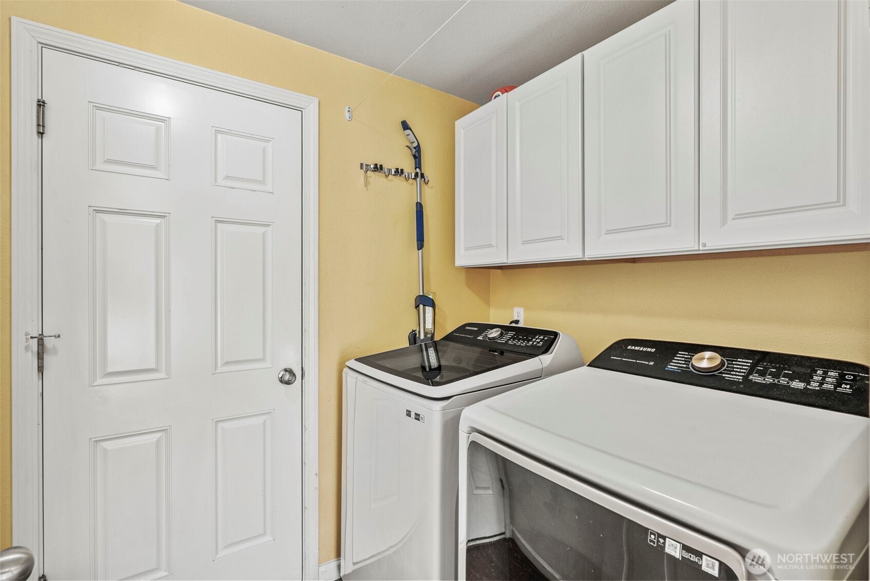 2410 North Heron Drive Ridgefield, WA 98642 - Photo 16 of 40 a utility room with dryer and washer