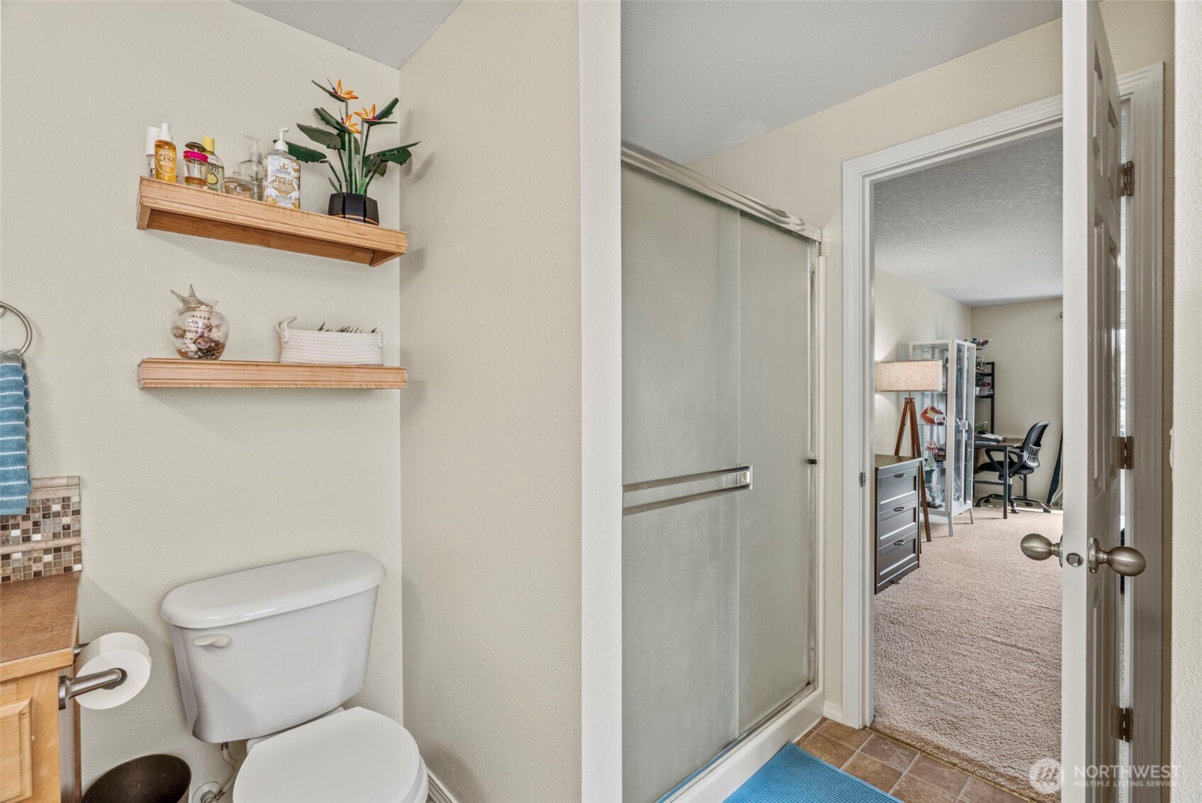 2410 North Heron Drive Ridgefield, WA 98642 - Photo 22 of 40 a bathroom with a toilet and a sink