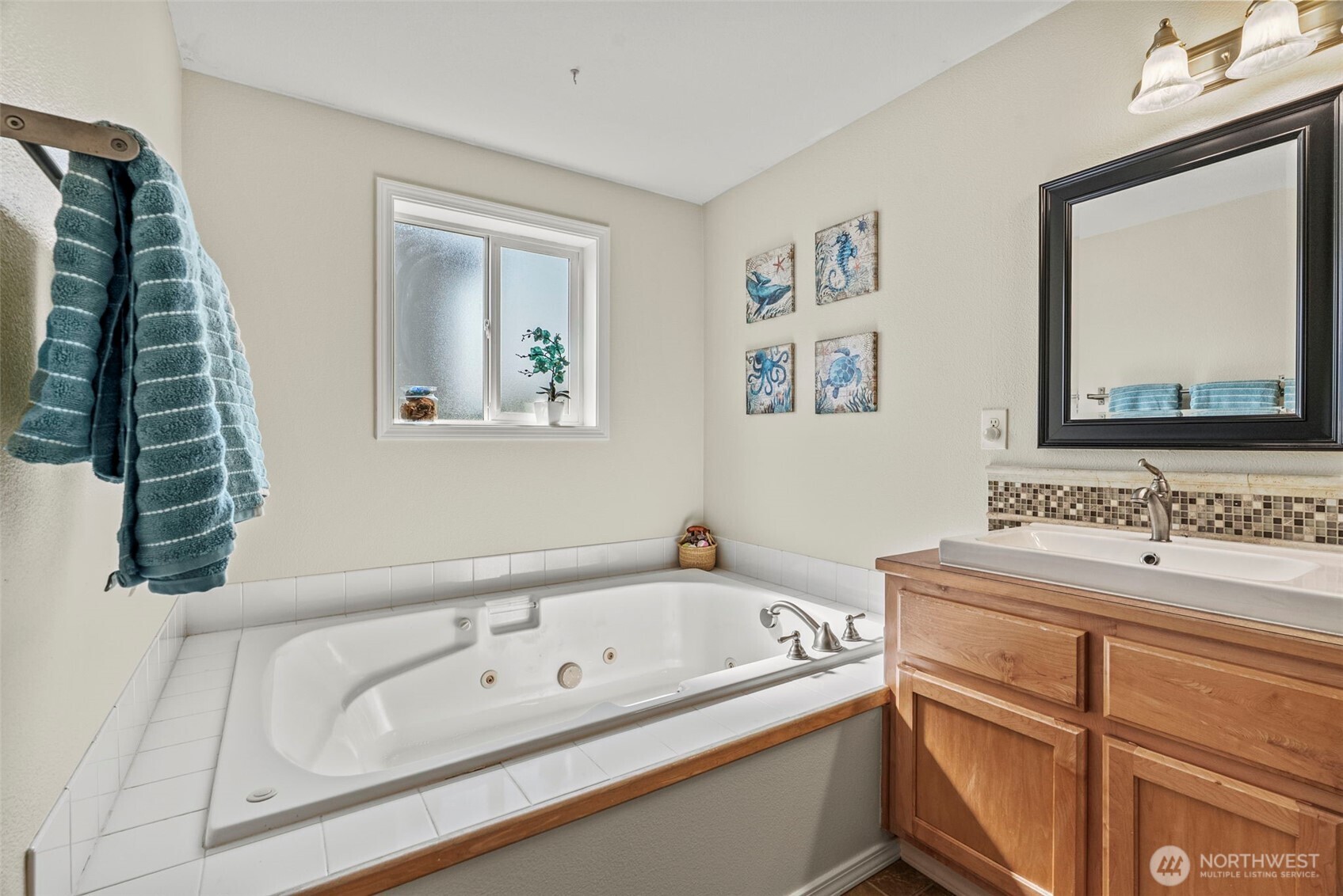 2410 North Heron Drive Ridgefield, WA 98642 - Photo 24 of 40 a bathroom with a bathtub and a shower