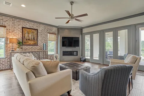 $1,395,000 | 42 Secluded Trail, The Woodlands, TX 77380