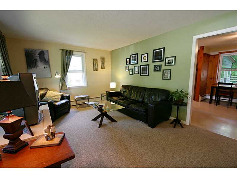 20 Normandy Road South Kingstown, RI 02879 - Photo 11 of 18 Living Room.