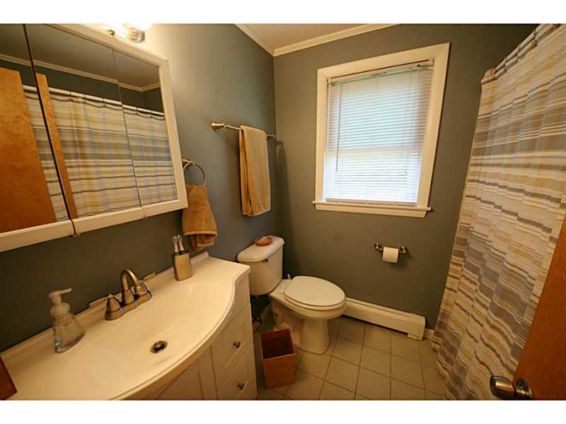 20 Normandy Road South Kingstown, RI 02879 - Photo 16 of 18 Bathroom.