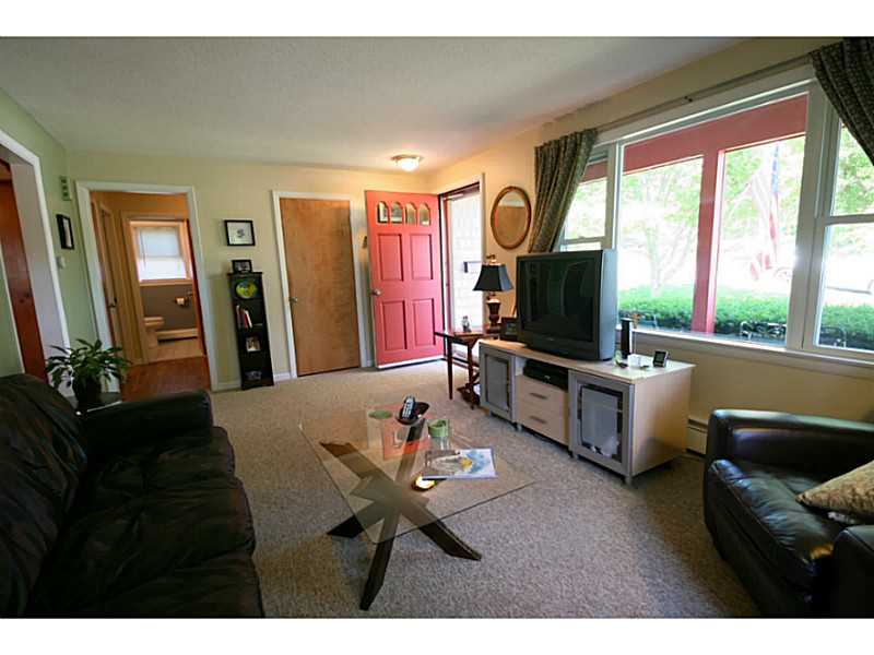 20 Normandy Road South Kingstown, RI 02879 - Photo 8 of 18 Living Room.