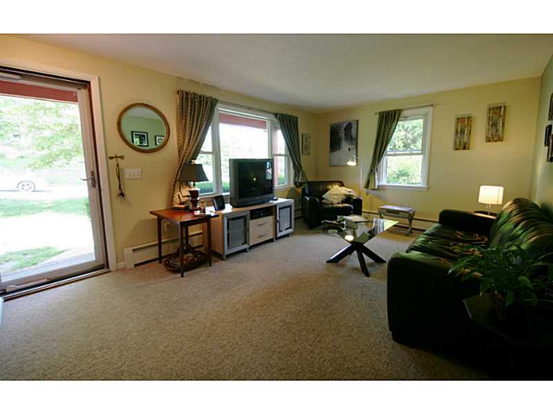 20 Normandy Road South Kingstown, RI 02879 - Photo 9 of 18 Living Room.