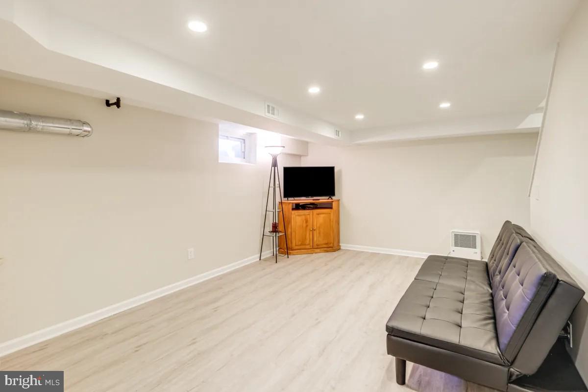 37 South Hudson Street Alexandria, VA 22304 - Photo 14 of 20 Basement