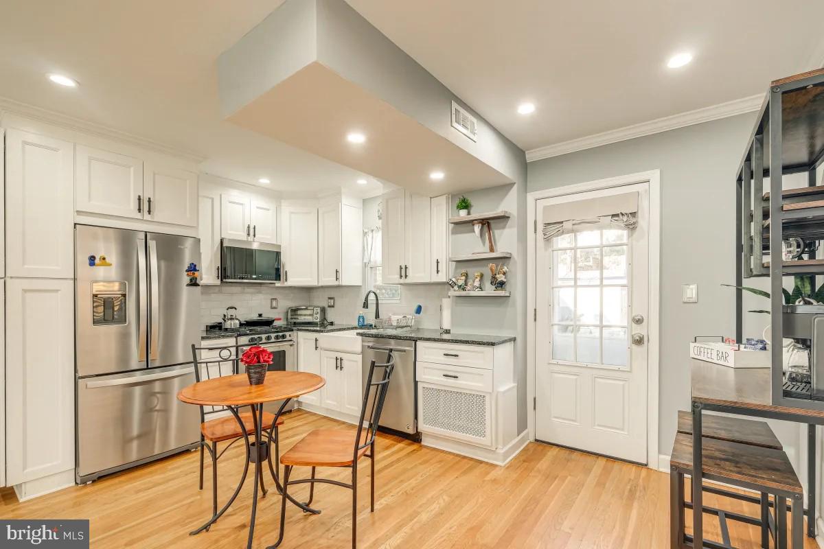 37 South Hudson Street Alexandria, VA 22304 - Photo 2 of 20 Kitchen